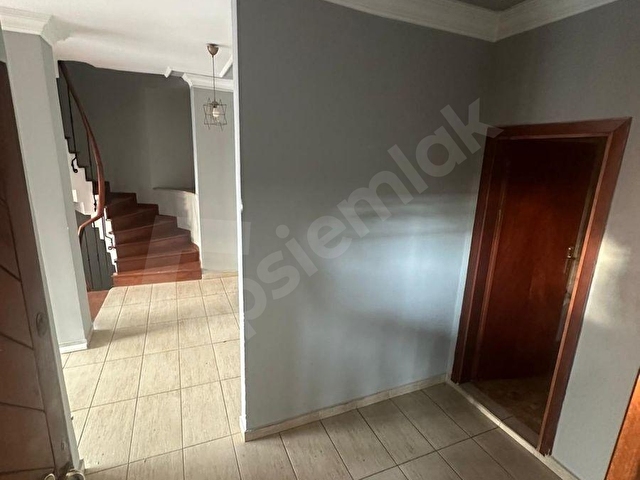ÜSKÜDAR ÇENGELKÖY HAYAT EVLERİ ST. 6+1 KİRALIK MÜSTAKİL VİLLA - Görsel 13