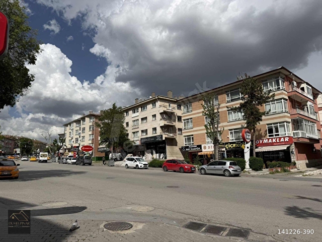 YUNUSEMRE CADDESİ ÜZERİNDE YOĞUN YAYA VE ARAÇ TRAFİĞİ OLAN BÖLGE - Görsel 11