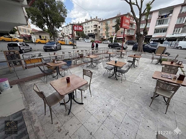 YUNUSEMRE CADDESİ ÜZERİNDE YOĞUN YAYA VE ARAÇ TRAFİĞİ OLAN BÖLGE - Görsel 2