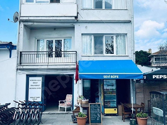 Heybeliada Sahilde Satılık 3 Katlı Dükkanlı Apartman
