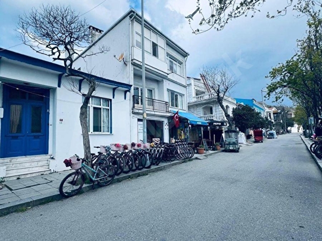 Heybeliada Sahilde Satılık 3 Katlı Dükkanlı Apartman - Görsel 3