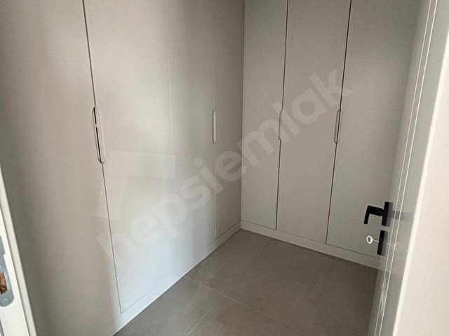 BAHÇELİDE YENİ BİNADA KATTA MANZARALI ÖNÜ AÇIK ÜÇ BANYOLU TERASLI ASNSR K.GRJ DUBLEX 4+1 - Görsel 18