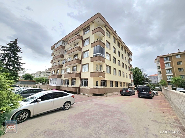 ÖZDEDEDEN SATILIK AKŞEMSETTİN MHDE BAKIMLI SİTE İÇİ 3+1 DAİRE