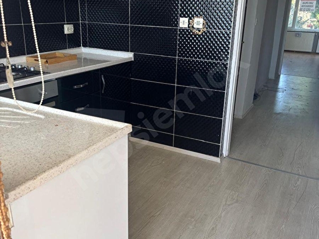 Çınarcık Çamlık Mahallesi’nde, deniz ve doğa manzarasını bir arada sunan ferah 2+1 kiralık daire - Görsel 7