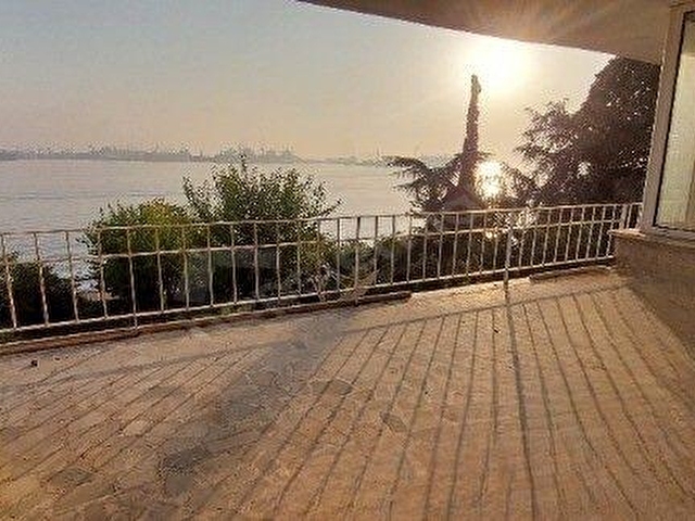 Pendik Güzelyalı Deniz Manzaralı Satılık 3+1 Yalı Dairesi