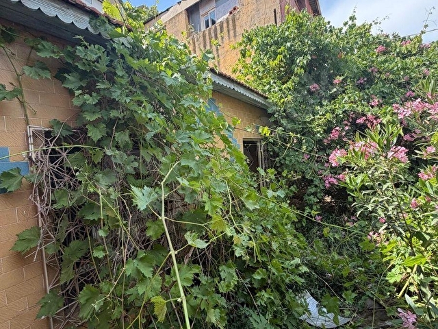Bornova Çamdibi Meriç Mahallesinde Satılık Müstakil Ev