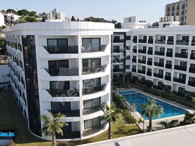 Kuşadasında Denize Sadece 20 Metre Mesafede, 7/24 Güvenlikli, Kapalı Otoparklı, Havuzlu Lüks Daire - Görsel 5