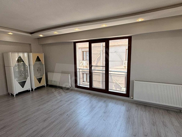 165 M² DEV 3+1 | 8 YILLIK BİNADA ÇİFT BALKONLU FIRSAT DAİRE - Görsel 11