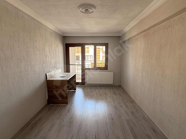 165 M² DEV 3+1 | 8 YILLIK BİNADA ÇİFT BALKONLU FIRSAT DAİRE - Görsel 9