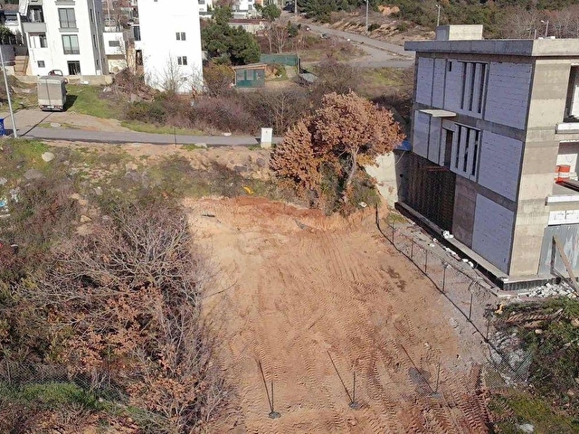 Adresİstanbuldan 300m2 İnşaat İzinli %50 İmarlı Müstakil Arsa - Görsel 2