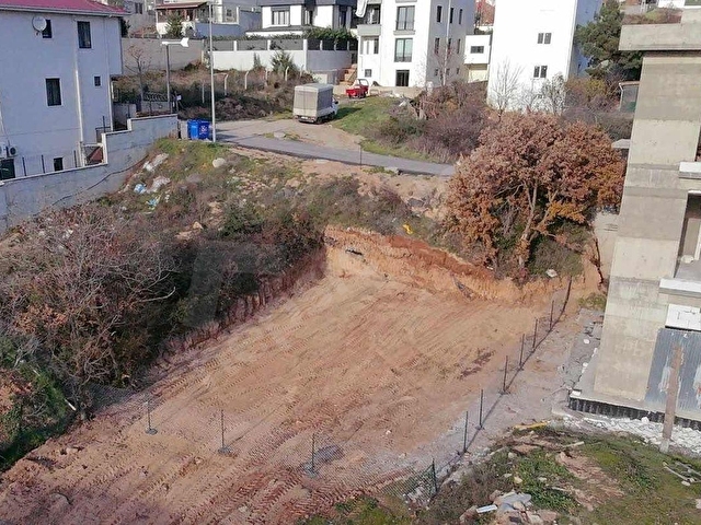 Adresİstanbuldan 300m2 İnşaat İzinli %50 İmarlı Müstakil Arsa - Görsel 3