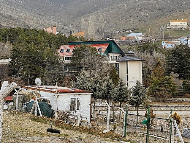 **TOPRAK EMLAK** TÜMÜYLE HAZIR İKİ EV BİRDEN İÇİNDE KAÇMAZ ARSA - Görsel 5