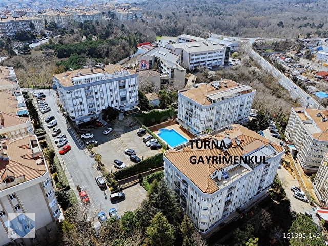 DARÜŞAFAKA HAVUZLU SİTE İÇERİSİNDE SATILIK 2+1 BAHÇE KATI DAİRE