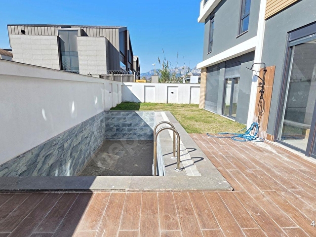 Site Özellikli Müstakil Havuzlu, Asansörlü, Lüks Villa - Görsel 3