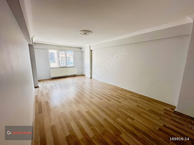 ÇÖZÜM EMLAKTAN MURADİYEDE KARANLIKSIZ 2+1 K.MUTFAKLI DAİRE - Görsel 2