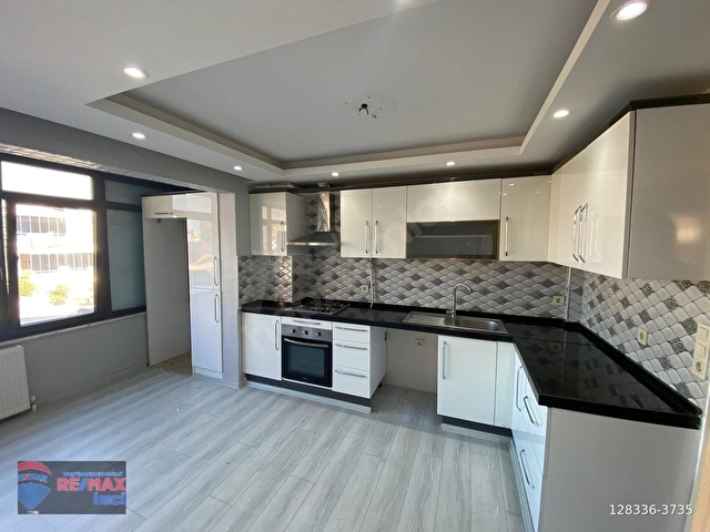RE/MAX İNCİDEN ÇAKMAK CADDESİ ÜZERİ SATILIK GENİŞ VE AYDINLIK 2+1 DAİRE - Görsel 26