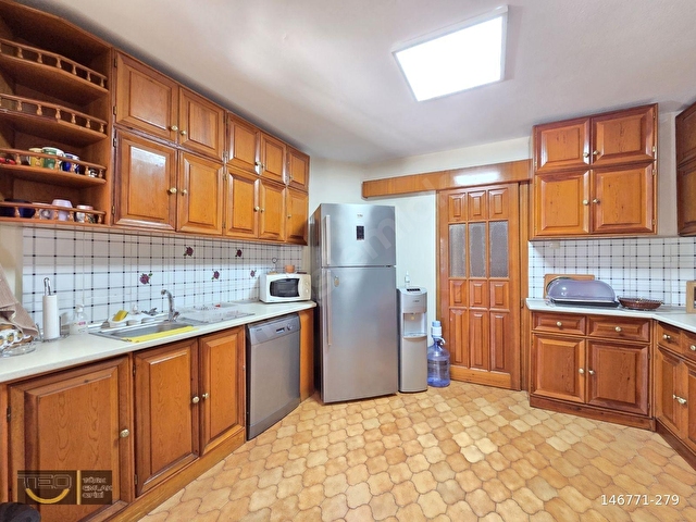 Kemer Merkezde Denize 300 m. Müstakil 5+1 Havuzlu Satlık Villa - Görsel 16