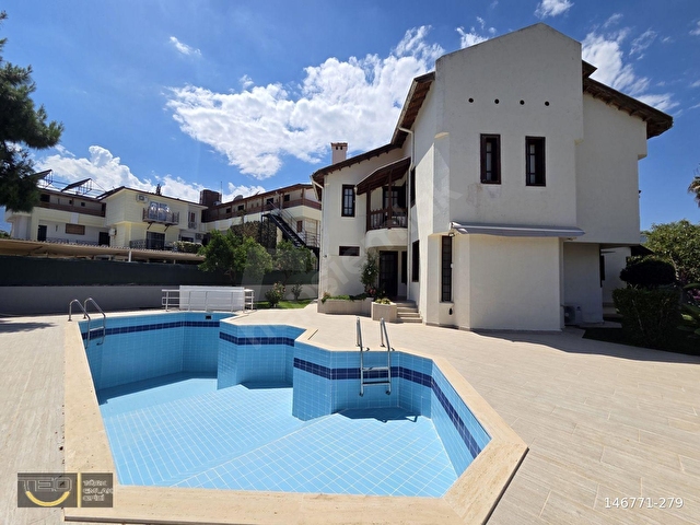 Kemer Merkezde Denize 300 m. Müstakil 5+1 Havuzlu Satlık Villa - Görsel 3
