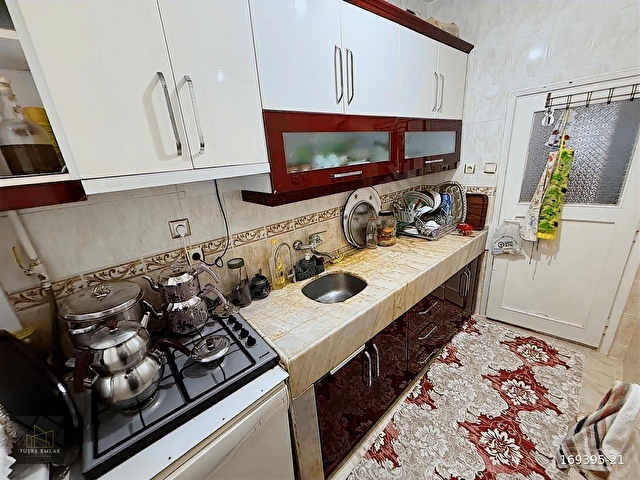 CADDE ÜZERİ METROYA YÜRÜME MESAFESİNDE 25 HİSSELİ ARAKAT DAİRE - Görsel 13