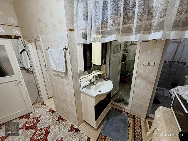 CADDE ÜZERİ METROYA YÜRÜME MESAFESİNDE 25 HİSSELİ ARAKAT DAİRE - Görsel 19