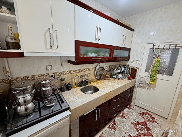CADDE ÜZERİ METROYA YÜRÜME MESAFESİNDE 25 HİSSELİ ARAKAT DAİRE - Görsel 14