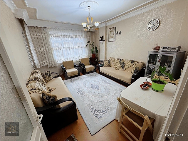 CADDE ÜZERİ METROYA YÜRÜME MESAFESİNDE 25 HİSSELİ ARAKAT DAİRE - Görsel 6