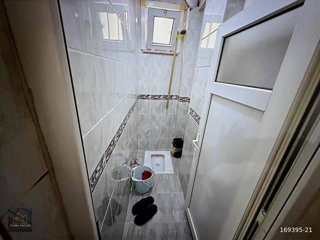 CADDE ÜZERİ METROYA YÜRÜME MESAFESİNDE 25 HİSSELİ ARAKAT DAİRE - Görsel 22