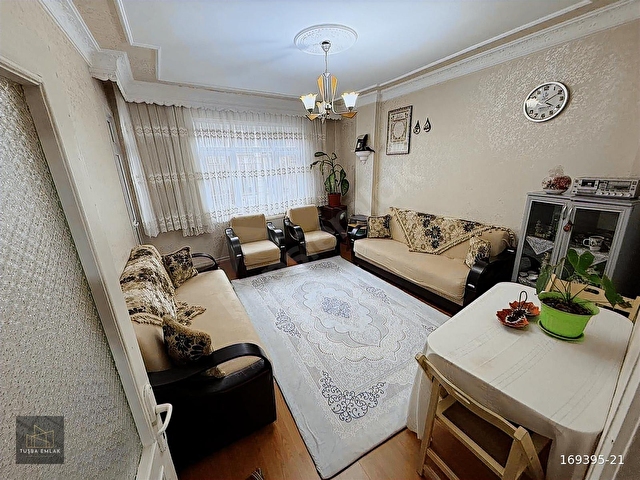 CADDE ÜZERİ METROYA YÜRÜME MESAFESİNDE 25 HİSSELİ ARAKAT DAİRE - Görsel 3