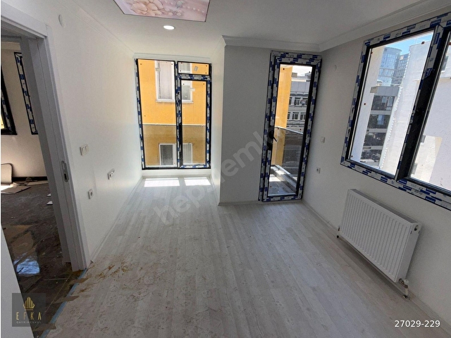 Efka Gayrimenkulden E5e Yakın Yeni Binada Kiralık 1+1 Daire