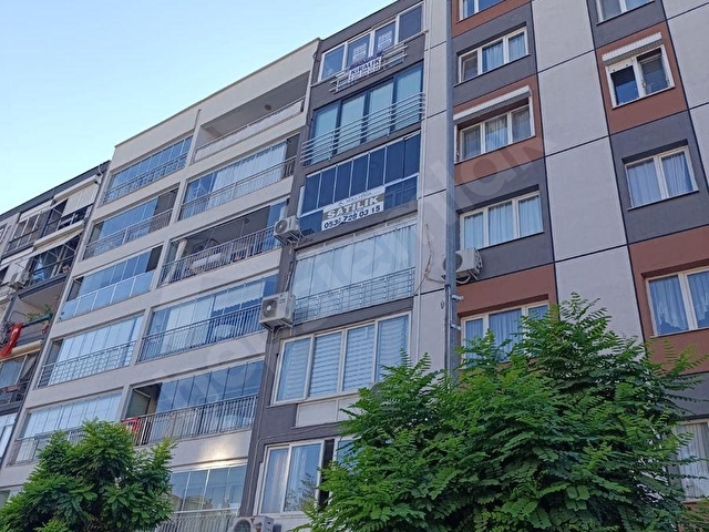 Karşıyaka Bahriye Üçok Bulvarında 3+1 Asansörlü Satılık Daire