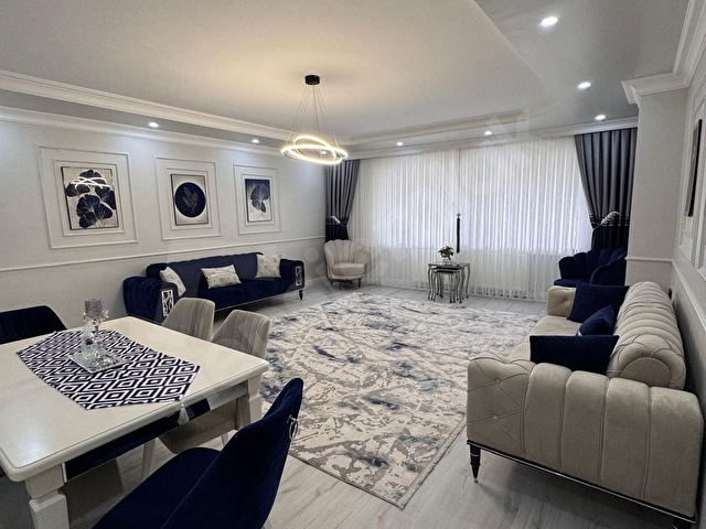 AVCILAR DENIZKOSKLERDE 20 YILLIK BİNADA 3+1 160M2 SATILIK DAİRE