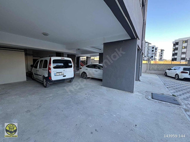 VUSLAT EMLAKTAN ACİL KARŞISINDA SATILIK LÜKS ARA KAT 4+1 DAİRE - Görsel 9