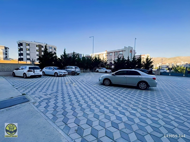 VUSLAT EMLAKTAN ACİL KARŞISINDA SATILIK LÜKS ARA KAT 4+1 DAİRE - Görsel 8