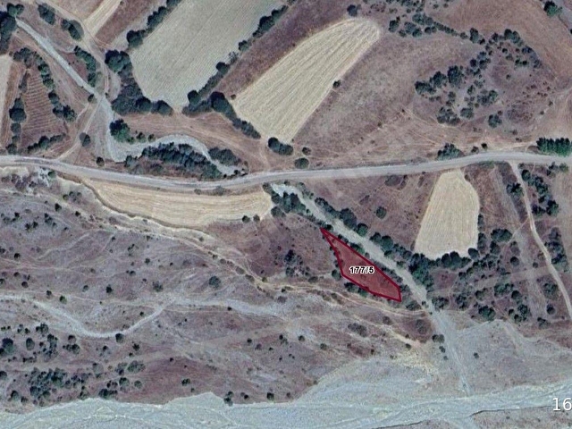 ÇORUM OSMANCIK TEPEYOLALTIDA 692M² YOLA CEPHE SATILIK TARLA - Görsel 2