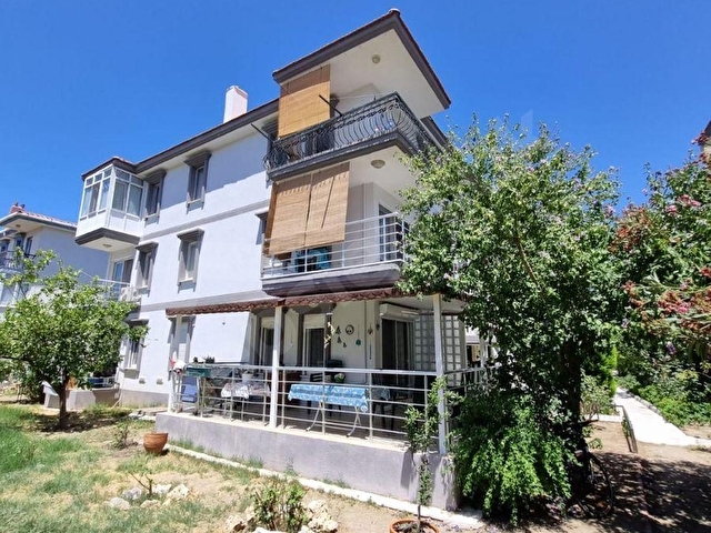 ATA 35 EMLAK FOÇA MERKEZ DE SATILIK 3+1 TADİLATLI BAKIMLI DAİRE - Görsel 5