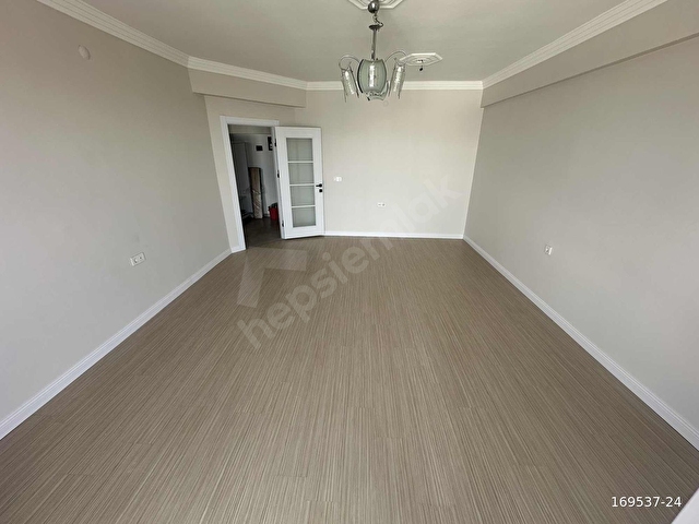 BAĞCILAR GÖZTEPE MAHMUTBEY METROYA 2 DK SATILIK 3+1 SİTEDE DAİRE