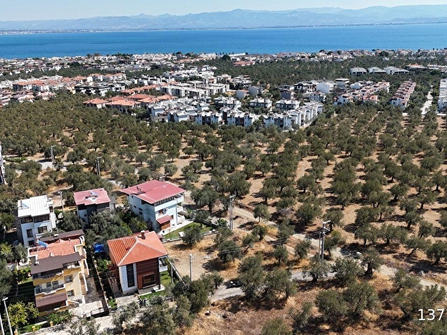 BYZ GRUP EDREMİT GÜRE DE DENİZ MANZARALI KÖŞE PARSEL ARSA