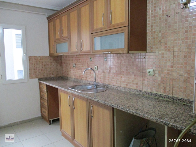 BAHÇELİEVLERDE MERKEZİ YERİNDE ASANSÖRLÜ KALORİFERLİ OTOPARKLI DAİRE - Görsel 3