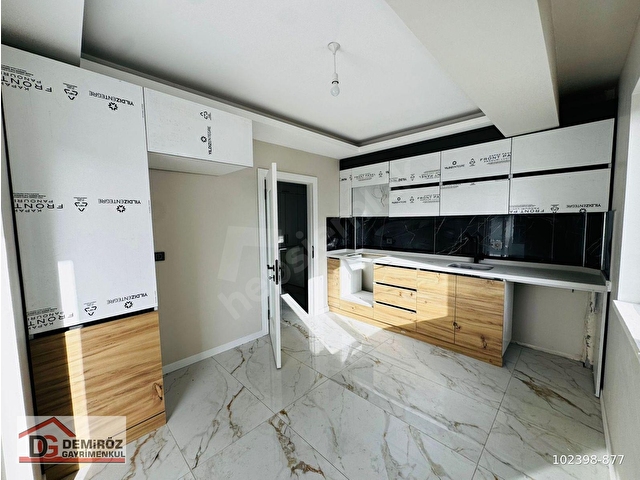 DEMİRÖZDEN F.ÇAKMAKTA FERAH KULLANIMLI ARAKAT GENİŞ BALKONLU 2+1 DAİRE - Görsel 7