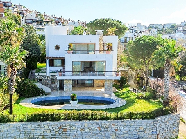 Bodrum Yalıkavakta Panoromik Manzaralı Müstakil Triplex Villa