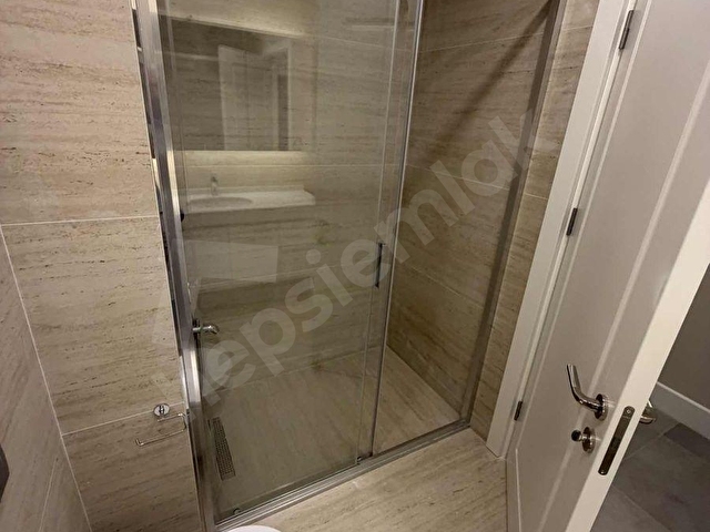 KISMİ DENİZ MANZARALI CADDE ÜZERİ KATTA TEK DAİRE 4+1 150 NET - Görsel 11