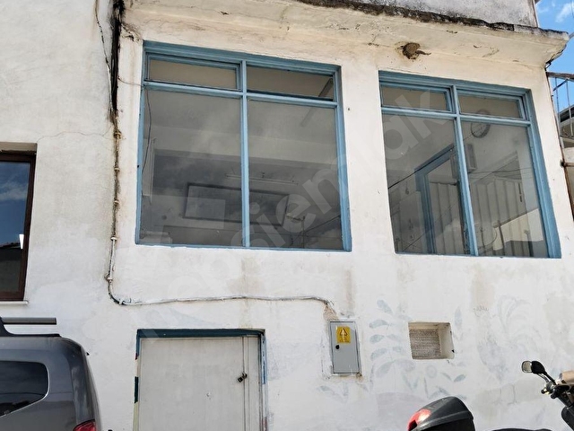 URLANIN GÖZDESİ BADEMLER KÖY MERKEZİNDE MÜSTAKİL OTANTİK BİNA - Görsel 14