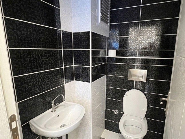 ROTADAN ARMAĞANEVLERDE GENİŞ MASRAFSIZ 95M2 KİRALIK DÜKKAN - Görsel 9