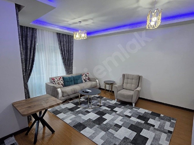 konyaaltı limanda havuzlu kapalı otaparklı 1+1 eşyalı kiralık daire
