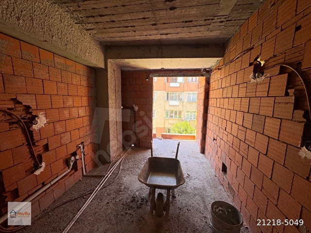 BAHÇELİEVLER ÇAMLIK CADDESİNDE, YAPIM AŞAMASINDA, GÜNEY CEPHE, 3+1 ARAKAT SATILIK DAİRE - Görsel 6