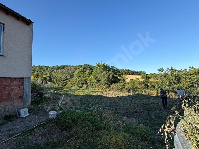 HAYALINIZDEKI KÖY HAYATI! KAZMALIDA 876 M² ARSA İÇINDE MASRAFSIZ 2+1 EV - Görsel 4