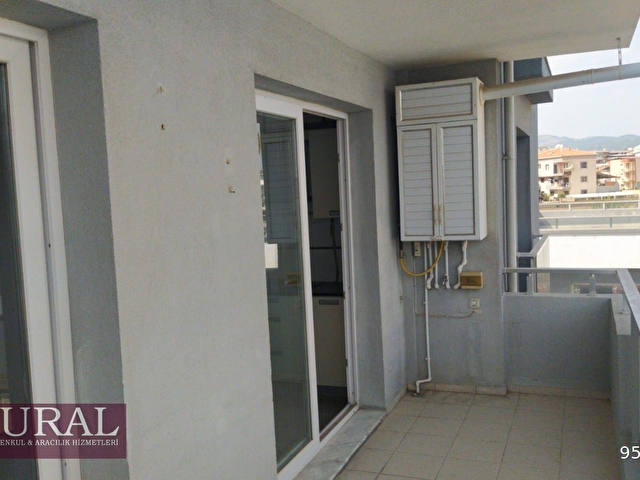 Yuzme Havuzlu Sitede Ara Kat Dogalgazli Menderes Izmir 95739 1048 Hurriyet Emlak