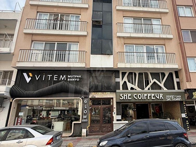 FENER CADDESİ ÜZERİNDE GENİŞ VE KONFORLU SATILIK 4+1 DAİRE