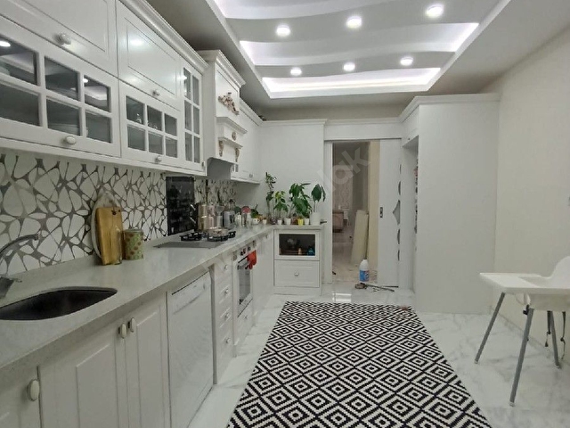 İbni Sinada lüks 3+1 kat bahçeli pazarlık az da olsa var 037960716