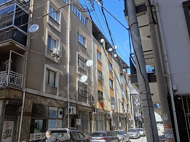 İZMİR BORNOVA YEŞİLOVADA MERKEZDE İÇİ LÜX YAPILI 2+1 110 M2